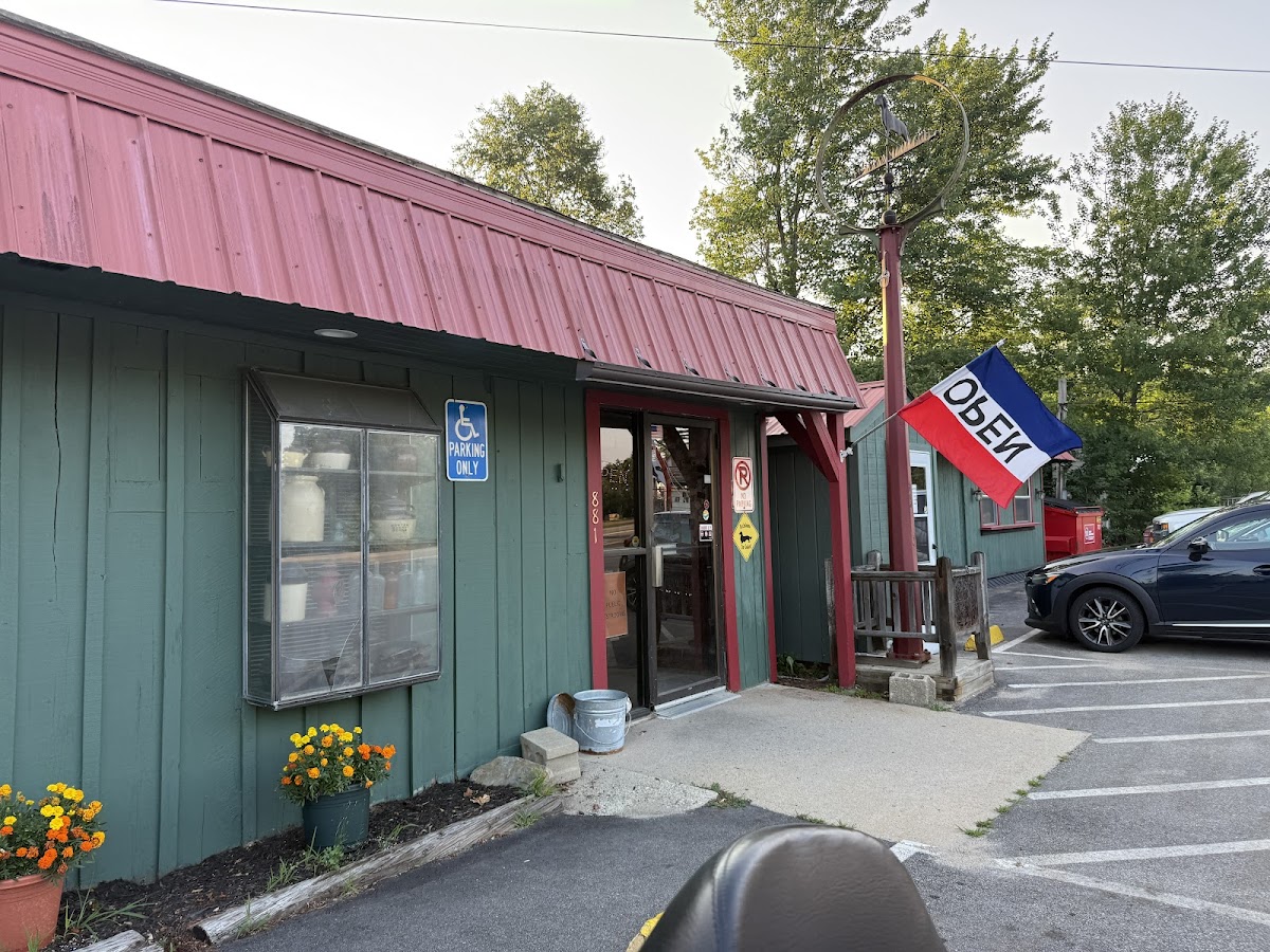Three Ponds Tavern & Restaurant
